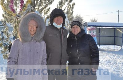 «Зима площадке – не помеха!» Пенсионеры из Кокошино самостоятельно построили детскую площадку