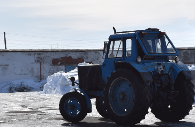 Должник из Чулымского района не дал судебным приставам продать свой трактор