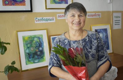 Выставка абстрактных картин Людмилы Семеновой открылась в библиотеке