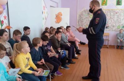 Уроки безопасности провели инспекторы ГИБДД в школах Золотой Гривы и Чулыма-3