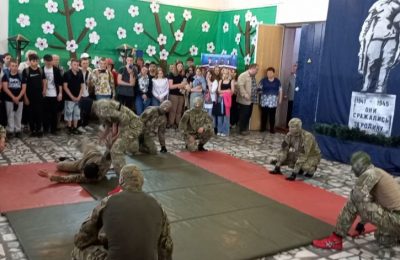 Новосибирский спецназ показал мастер-класс чулымским школьникам