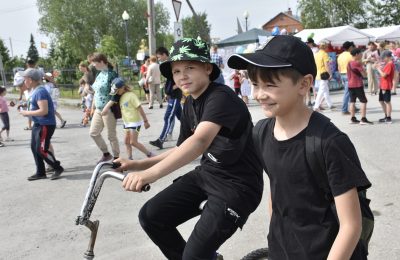 Почти тысяча школьников отдыхают в пришкольных лагерях Чулымского района