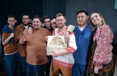 Полуфиналисты высшей лиги КВН дали концерт в Чулыме
