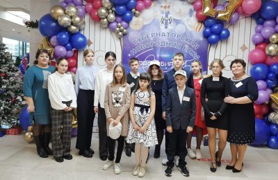Губернаторскую ёлку посетили самые активные школьники из Чулымского района