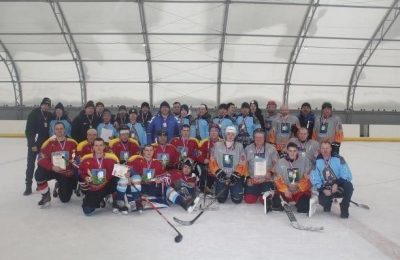 Команда Чулымского района заняла второе место по хоккею