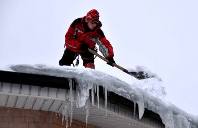 Очистить крыши от снега до 6 марта распорядился глава Чулыма