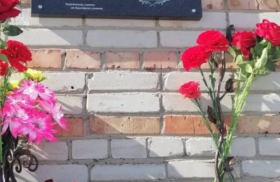 Мемориальную доску в честь Владимира Осипова установили на Ужанихинской школе