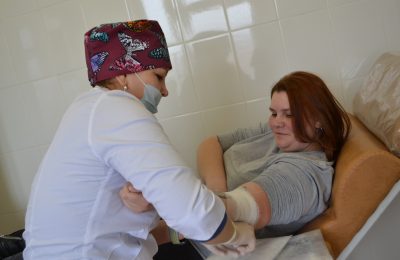 Личный опыт. Журналист «Чулымской газеты» сдала донорскую кровь и рассказала о процедуре