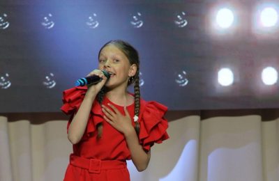 Юная исполнительница из Чулыма спела не фестивале в Коченёво