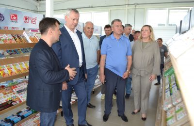 Губернатор Андрей Травников посетил предприятия Чулыма и встретился с участниками СВО
