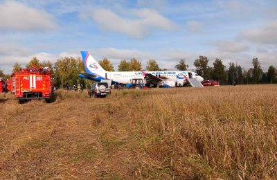 Пассажирский самолёт совершил аварийную посадку в Убинском районе