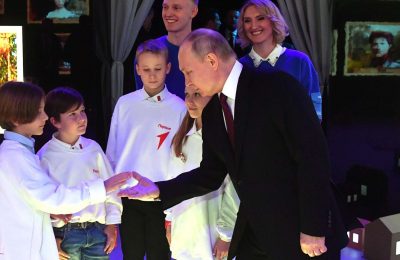 Президент Владимир Путин посетил выставку “Россия” на ВДНХ