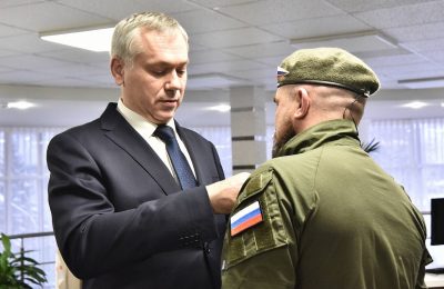 Губернатор Андрей Травников вручил высокие награды героям-защитникам Отечества