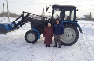Глава Кабинетного сельсовета помог ветеранам в борьбе со снегом