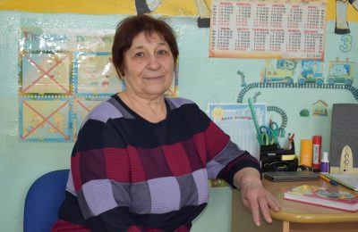 47 лет работает в детском саду Кабинетного Зинаида Повесма