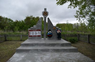 В Филимоновке хотят отремонтировать памятник, созданный местным учителем