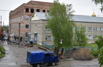 Движение по улице Чулымской ограничили из-за строительства поликлиники