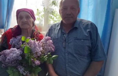 Старейшая жительница Ужанихи приняла поздравления с днём рождения