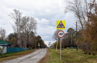 Четрые магазина снабжают большеникольцев всем необходимым