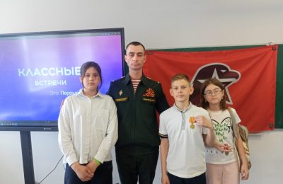 Ветеран СВО провел Час мужества для школьников