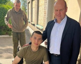 Замгубернатора Новосибирской области встретился с бойцами в госпиталях