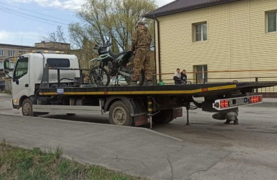 Подростков на мопедах задержали сотрудники ГИБДД в Чулыме