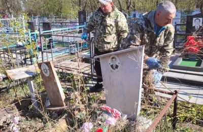 Могилы фронтовиков прибрали чулымские волонтеры