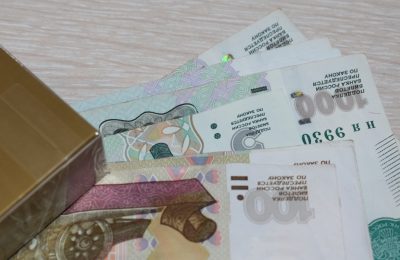Блок сигарет и деньги украл чулымец и отправился под суд