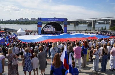 В Новосибирской области отметили День государственного флага