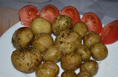 Выбросить или запечь? Что делать с мелкой картошкой