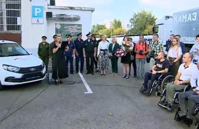 Ветеранам СВО вручили автомобили с ручным управлением