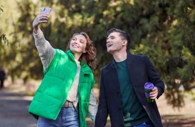 Новосибирцы все чаще обрабатывают фото с помощью ИИ на смартфонах