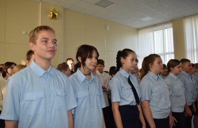 Семиклассники из профильного класса школы №1 получили удостоверения юных полицейских  