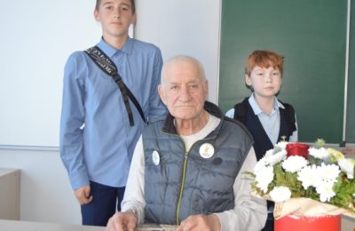 Писатель-краевед Чернобай встретился с учениками Чулымского лицея