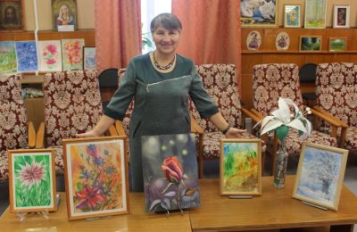 Встреча с членом Союза художников России Людмилой Семеновой прошла в чулымской библиотеке