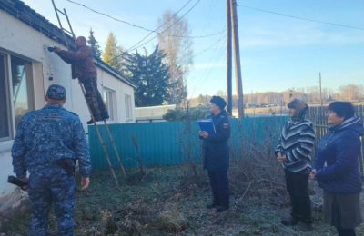 Вместе с пожитками! Судебные приставы выселили чулымца из чужого дома