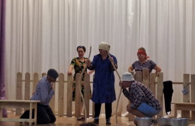 Обменялись мужьями. Чулымский театр поставил «Прибайкальскую кадриль»