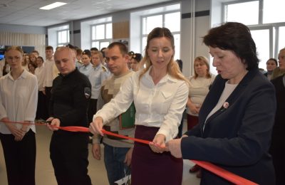 В школе №1 торжественно открыли обновлённый Зал воинской славы