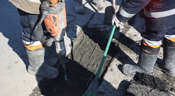 Губернатор Андрей Травников потребовал ускорить ямочный ремонт дорог