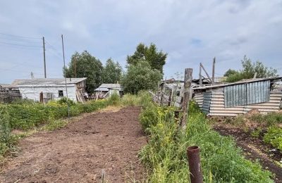 В Убинском районе супругам пришлось снести часть бани, построенной на чужой земле