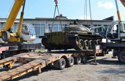 Танк Т-62 установили в селе Усть-Тарка Новосибирской области