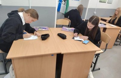 Письма солдатам отправили учащиеся первой школы